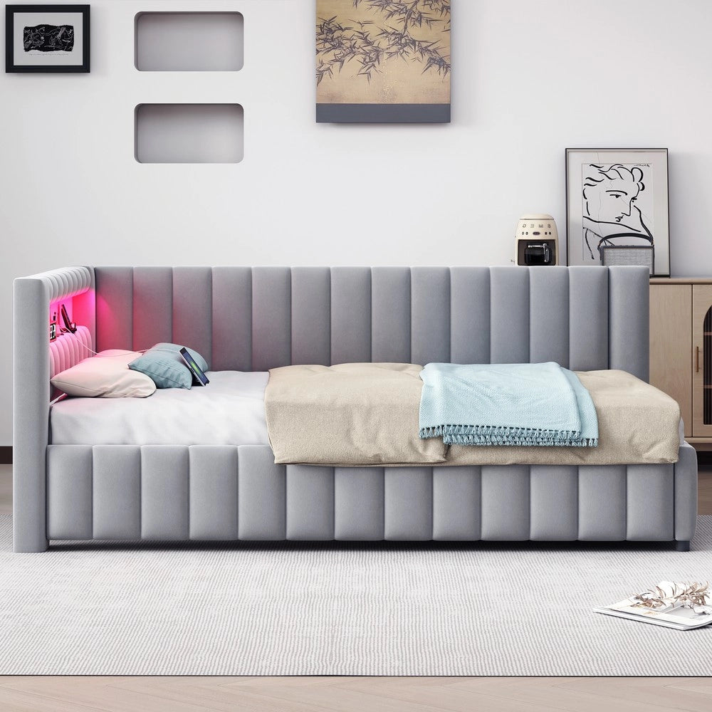 Letto Imbottito 140x200 con LED e USB ¨C Xylo ¨C Velluto Grigio, Testiera, Struttura