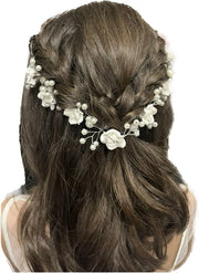 diadema fiorata - corona di fiori - accessori per capelli manufatti - bianco argento - fiori - perle - matrimonio - damigella d'onore - comunione - festa di compleanno - foto di gruppo