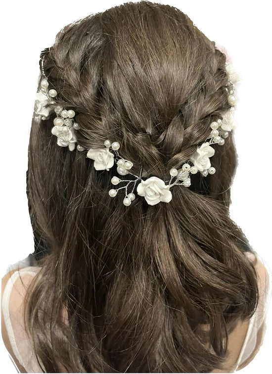 diadema fiorata - corona di fiori - accessori per capelli manufatti - bianco argento - fiori - perle - matrimonio - damigella d'onore - comunione - festa di compleanno - foto di gruppo