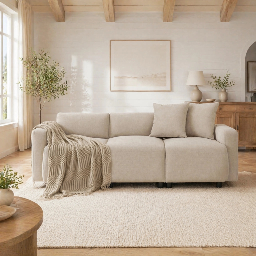 Divano a 3 posti in ciniglia beige con cuscini; design moderno; 211x67x71 cm