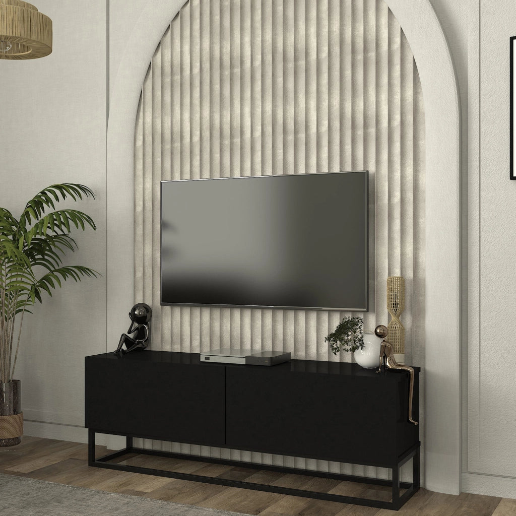 Mobile Porta TV Nolven a 2 Ante Ribalta e Telaio Lungo in Metallo 135x32x47 cm - Nero [en.casa]