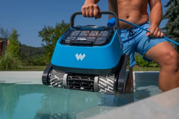 AZURO WARRIOR 2 - volume d'acqua del filtro 14 m3/h; ciclo di pulizia 2 ore, pulisce fondo e parete