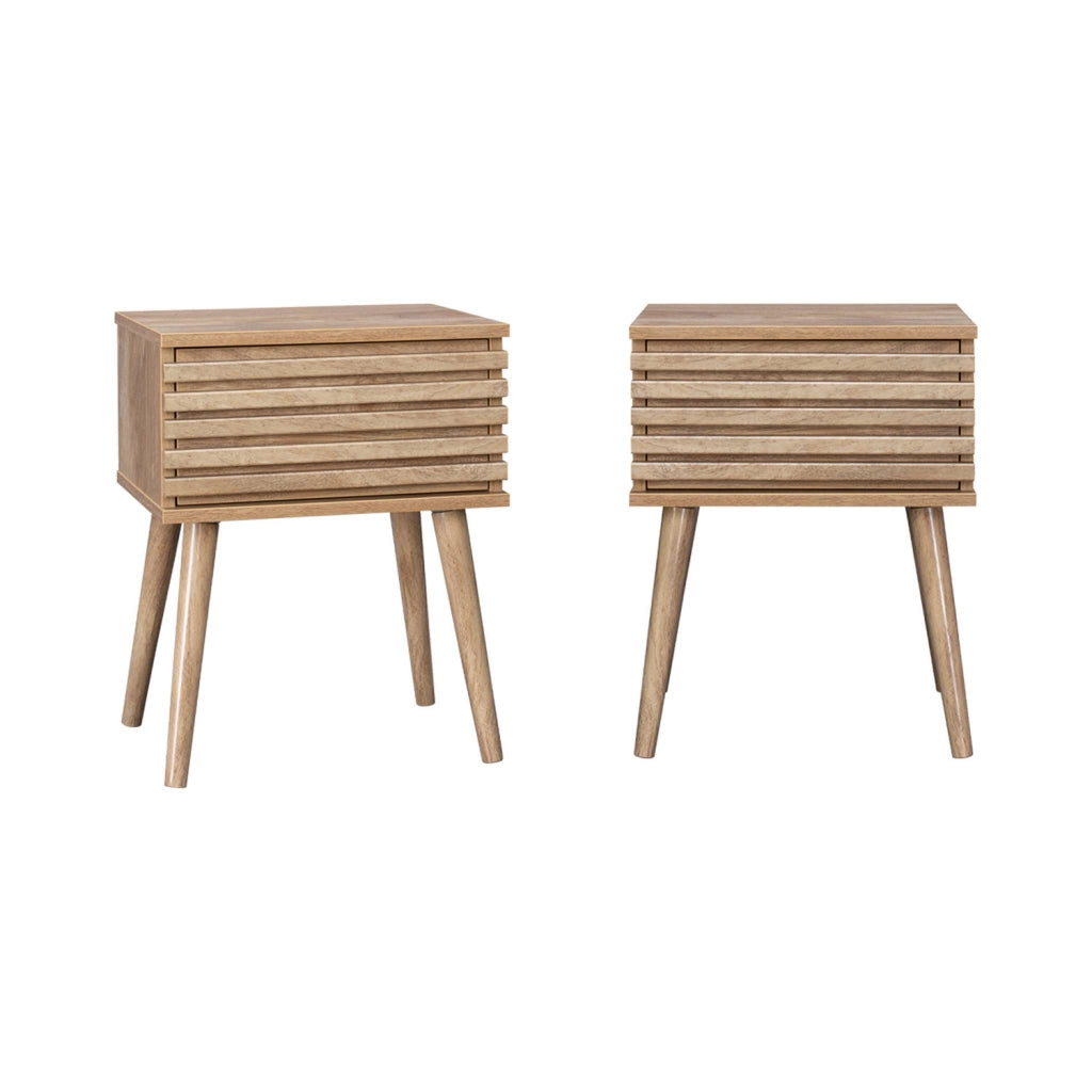 Set 2 comodini scandinavi con decoro in legno scanalato, marrone