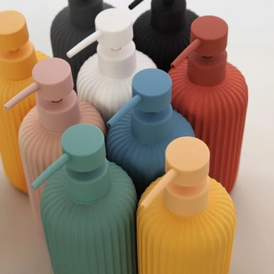 Dispenser sapone nero in ceramica soft touch capienza 330 ml Spring