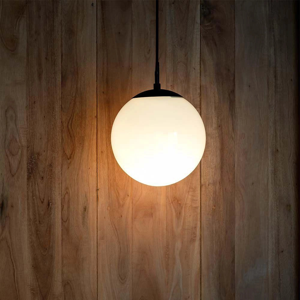 Lampada esterna a sospensione sfera bianca E27 IP44