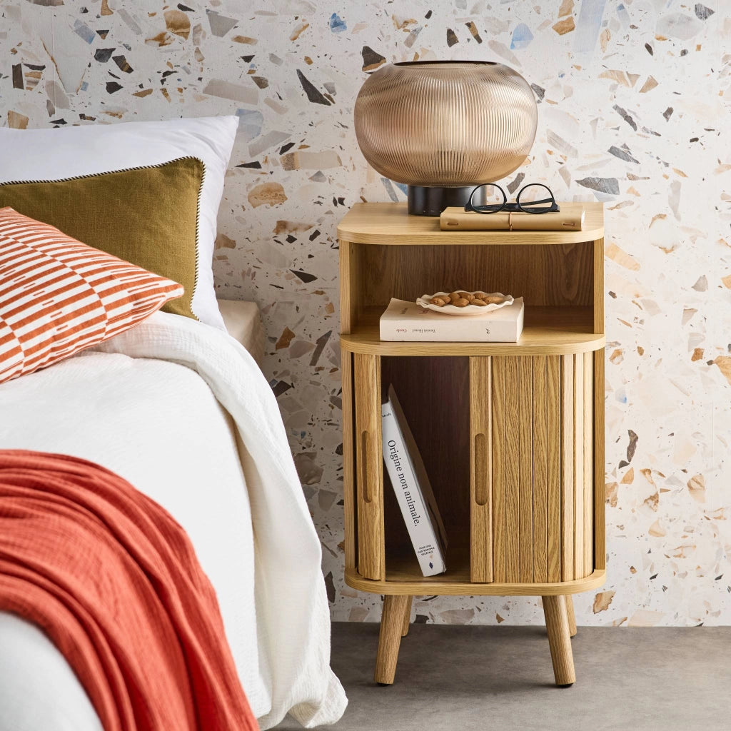 Comodino scandinavo decorazione legno 2 porte scorrevoli, marrone