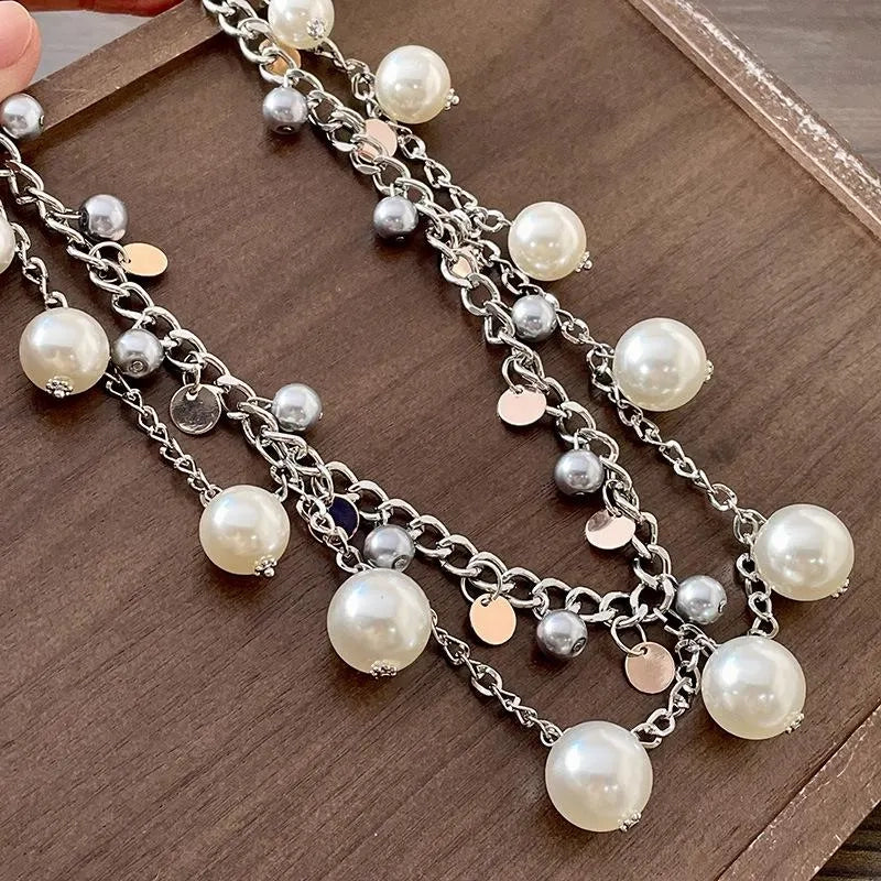Collana girocollo fatta a mano con pendente di perle dai colori contrastanti e perline, ideale come regalo di Natale o di compleanno.