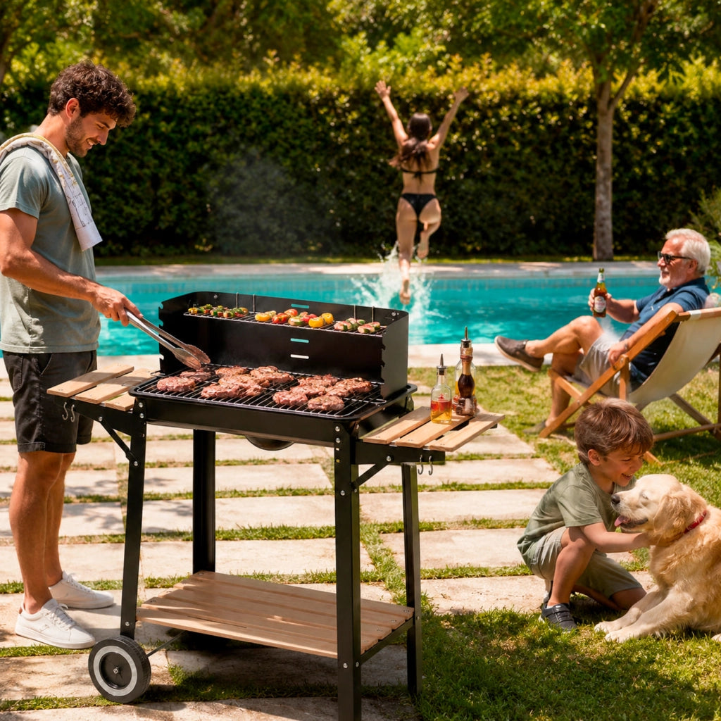 Barbecue A Carbone Con Griglia E Paravento Antivento Ripiani Legno Laterali Ganci Porta Utensili Ruote Per Trasporto Facile Giardino Campeggio 94 x 40 x 84 Cm Nero