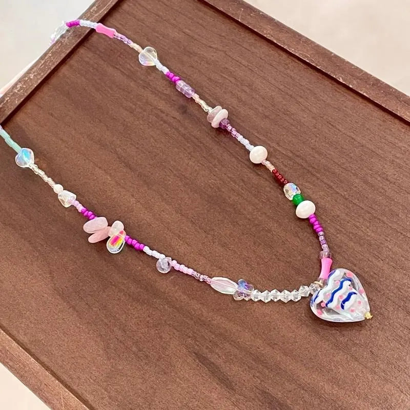 Collana a forma di cuore con perline di vetro: gioielli fatti a mano rosa e viola