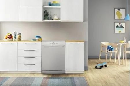 INDESIT D2FHK26S SILVER LAVASTOVIGLIE LIBERA INSTALLAZIONE 14 COPERTI E 5 PROGRAMMI CLASSE E