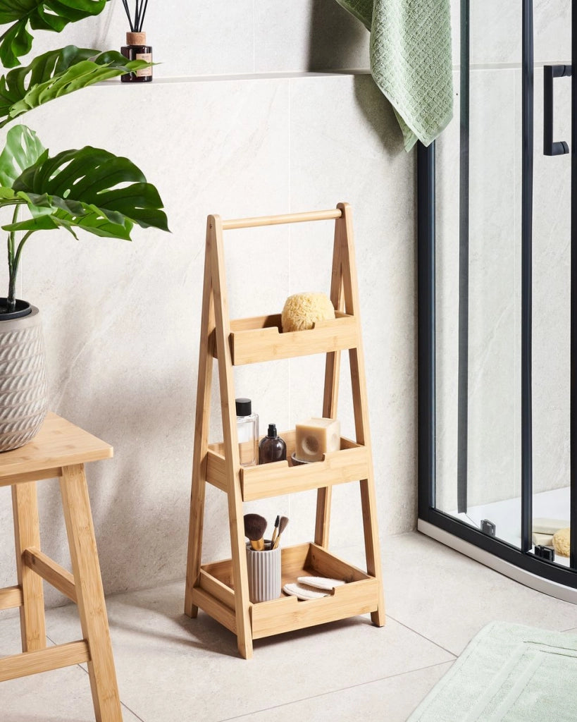 Scaffale da bagno in legno di bambù marrone chiaro a 3 livelli con design a cestello