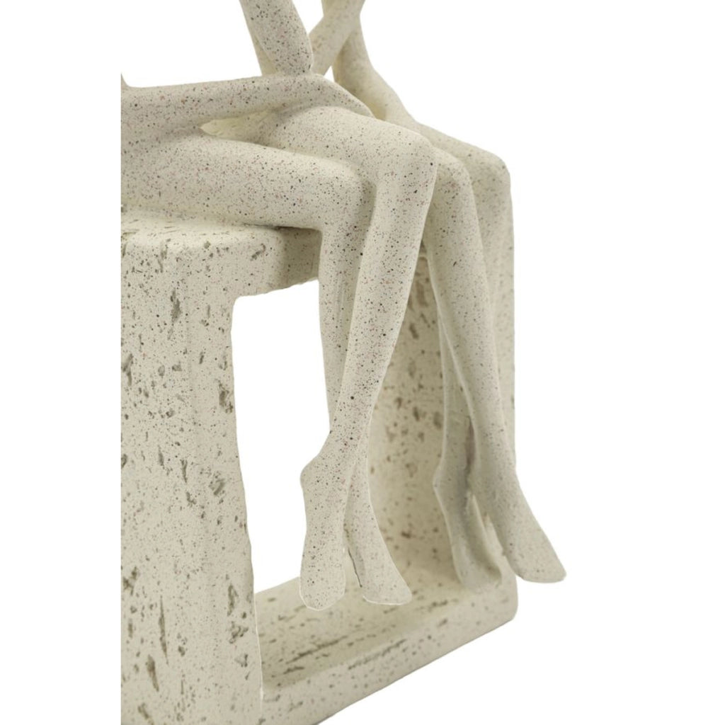 Statuetta coppia Stons in resina color crema