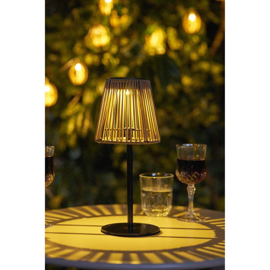 Lampada solare Salford in polyrattan marrone e metallo nero — ø13,5×30,5 cm