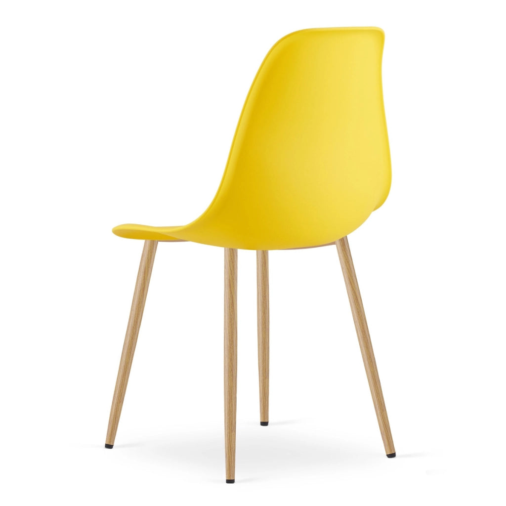 Sedia scandinava WAT gialla con gambe effetto legno