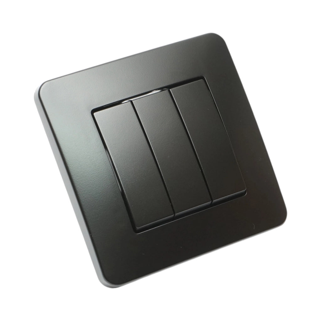 Interruttore triplo da incasso nero 220V, 10AX, PC 80x80mm