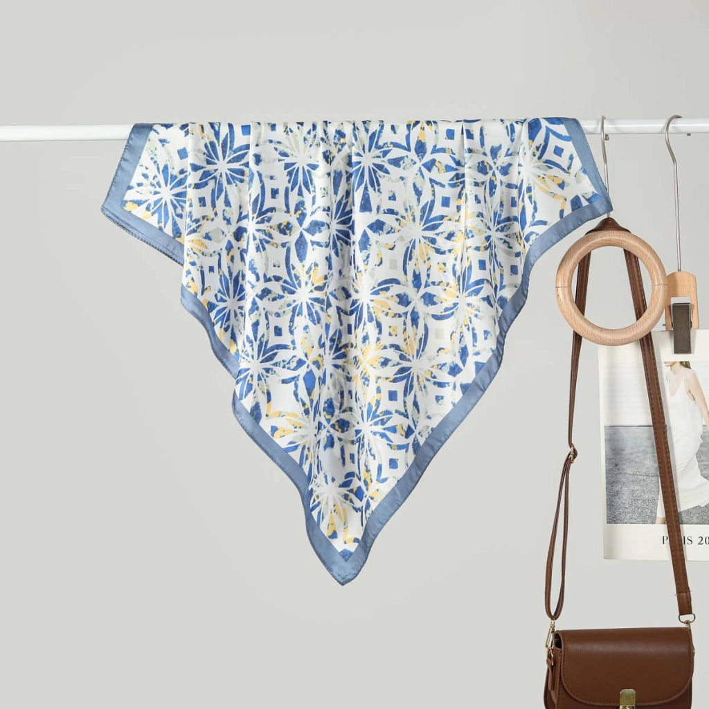 Nuova sciarpa quadrata da donna in seta da 70 cm: alla moda e versatile.