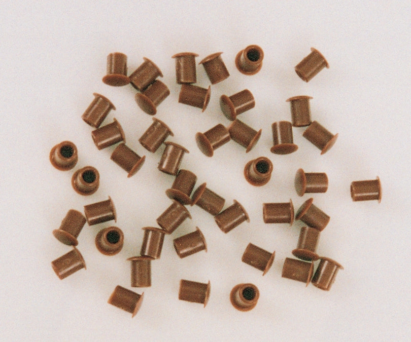 SC COPRIFORO PLASTICA MARRONE D 5 MM  50 PZ- 1,0 pz