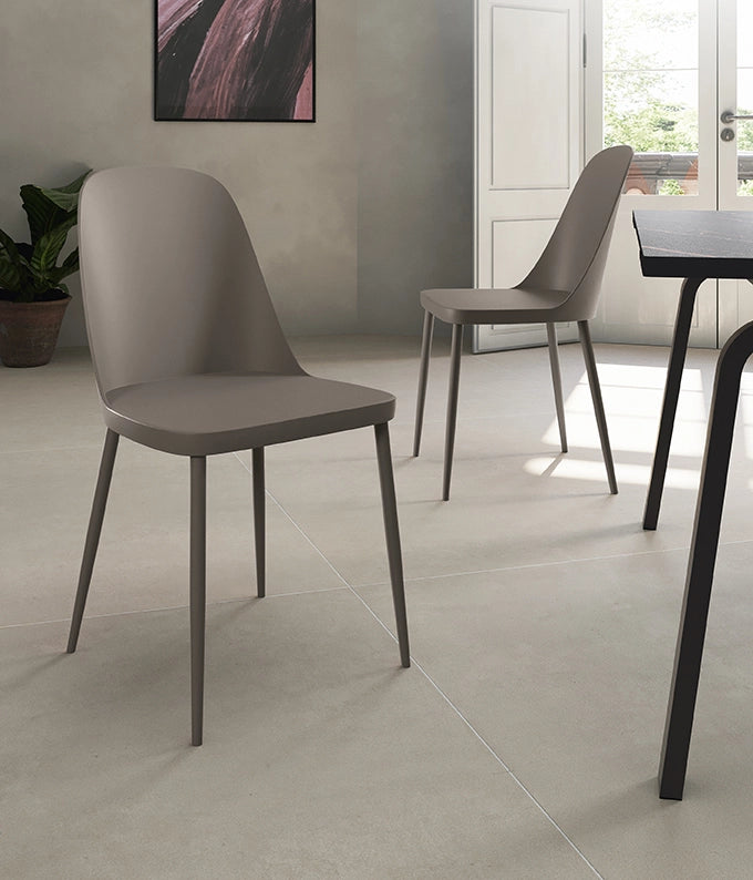 Sedia Tamara in Polipropilene Visone con Struttura in Metallo in Tinta - Design Moderno Ergonomico per Ambienti - Set da 4