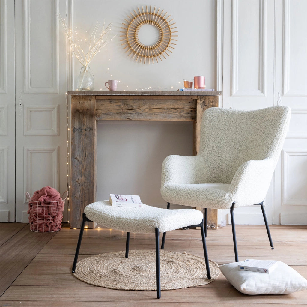 Poltrona in tessuto bouclette beige con poggiapiedi EIRA