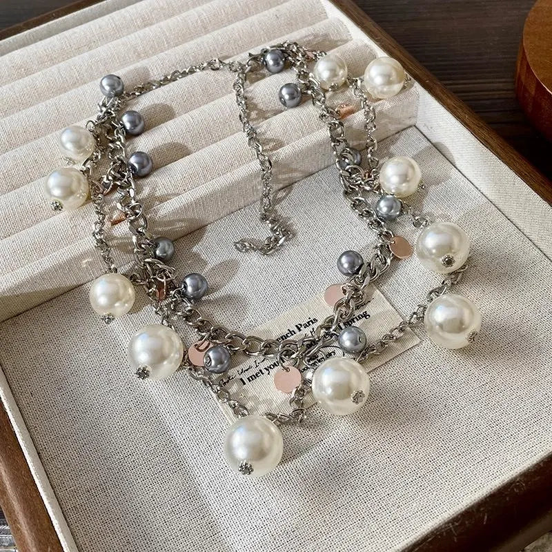 Collana girocollo fatta a mano con pendente di perle dai colori contrastanti e perline, ideale come regalo di Natale o di compleanno.