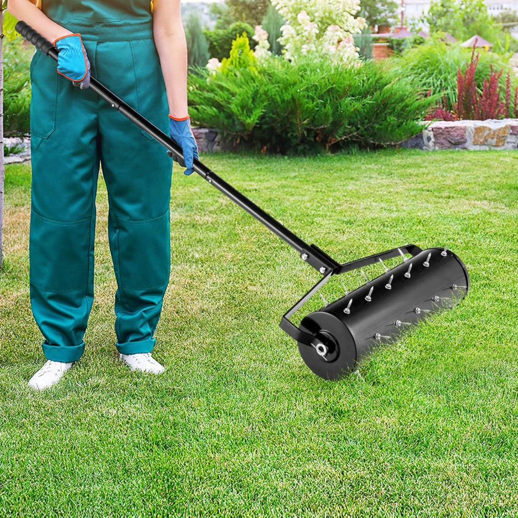 Arieggiatore per Prato a Rullo 44/53 cm, Aeratore Rullo da Giardino Manuale con Chiodi da 3,5 cm, in Metallo Antiruggine con Manico, Ideale per Prato, Orto e Terreno (53 x 130 cm, Nero)