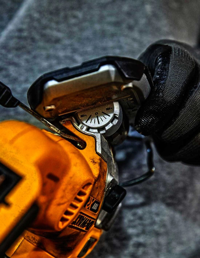 Seghetto Alternativo DeWALT DCS334P2T (2 x 5,0 Ah + DCB115 + TSTAK II)