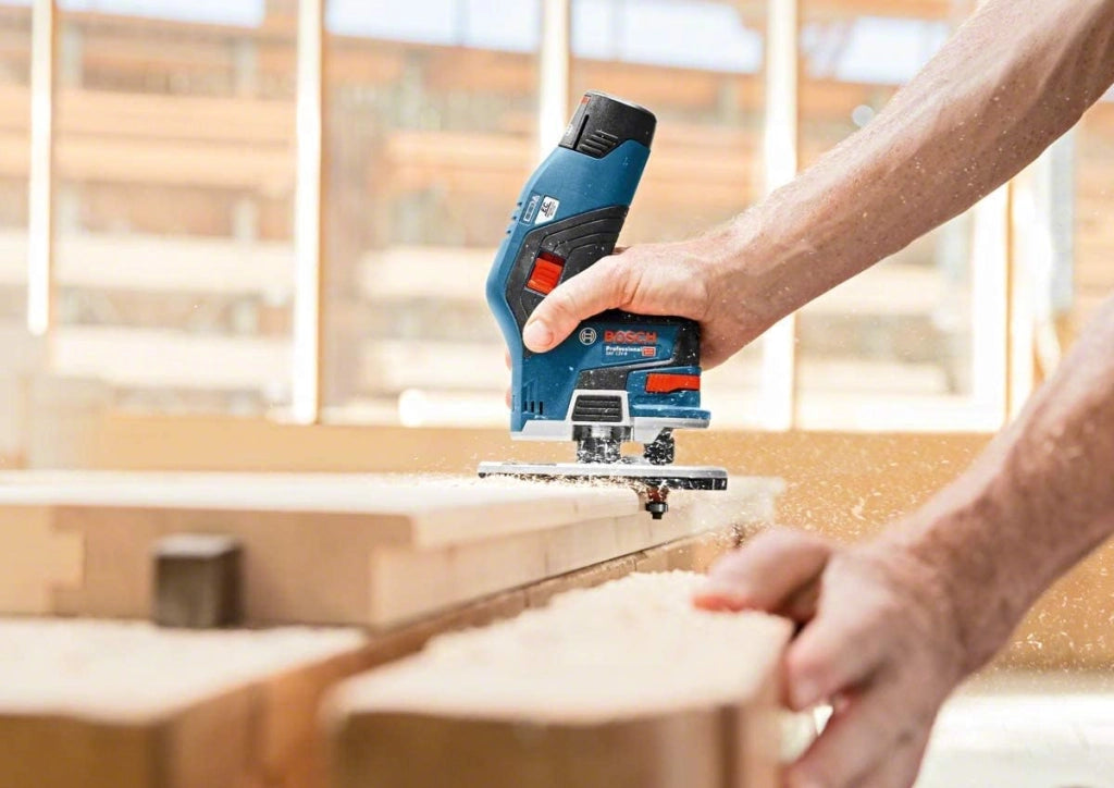 Bosch Professional 06016B0001 - Smerigliatrice angolare GKF 12V-8 (senza batteria, 12 V, pinze di serraggio Ø: 6 mm/8 mm, in L-BOXX)