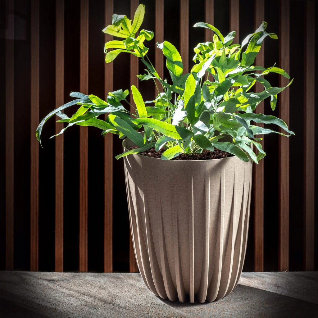 Vaso da fiori KADAX con inserto 14,5x17 cm, rotondo, con coperchio in plastica.