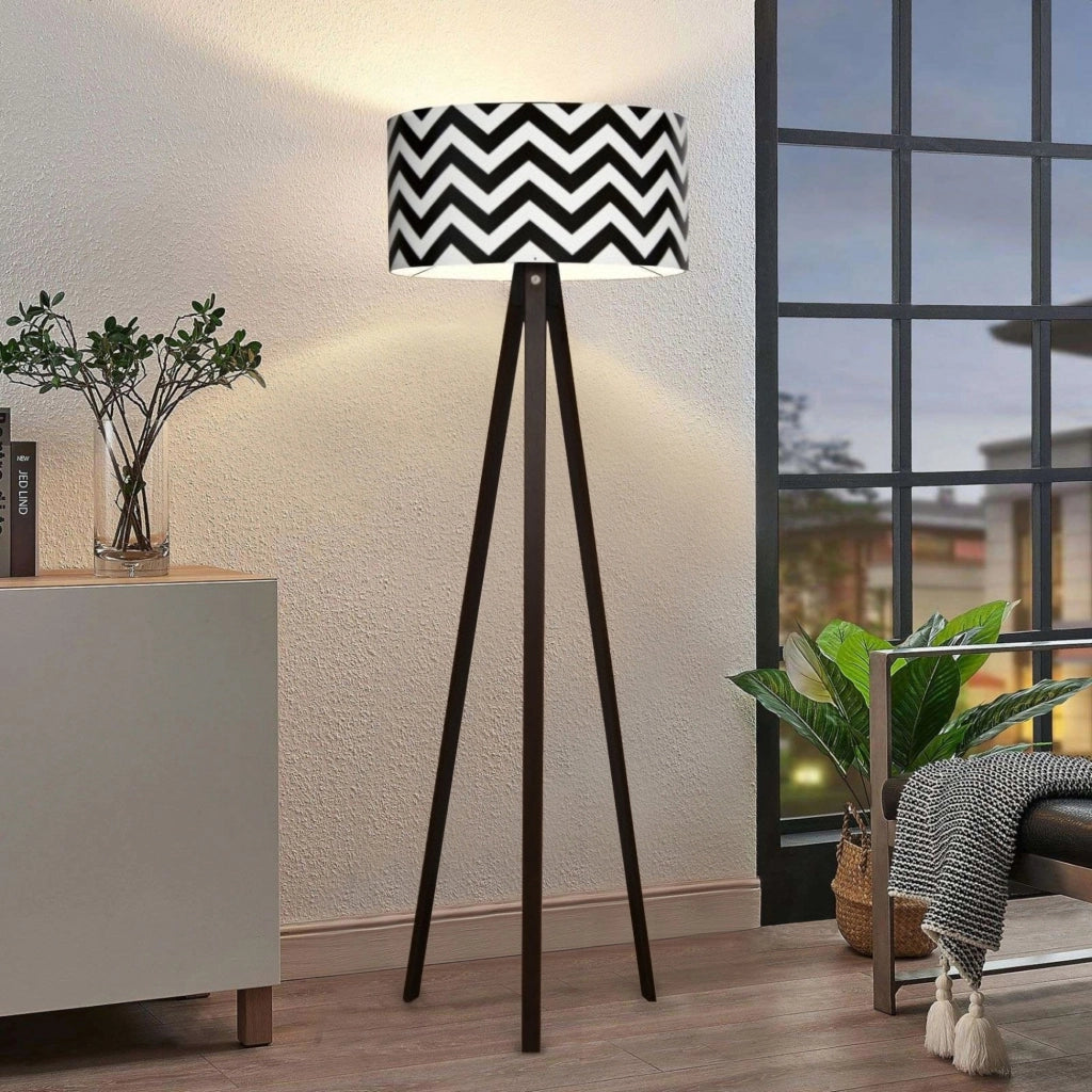 Lampada da Terra a Treppiede Newport Alta 140 cm Paralume Cilindrico - Bianco / Nero lux.pro