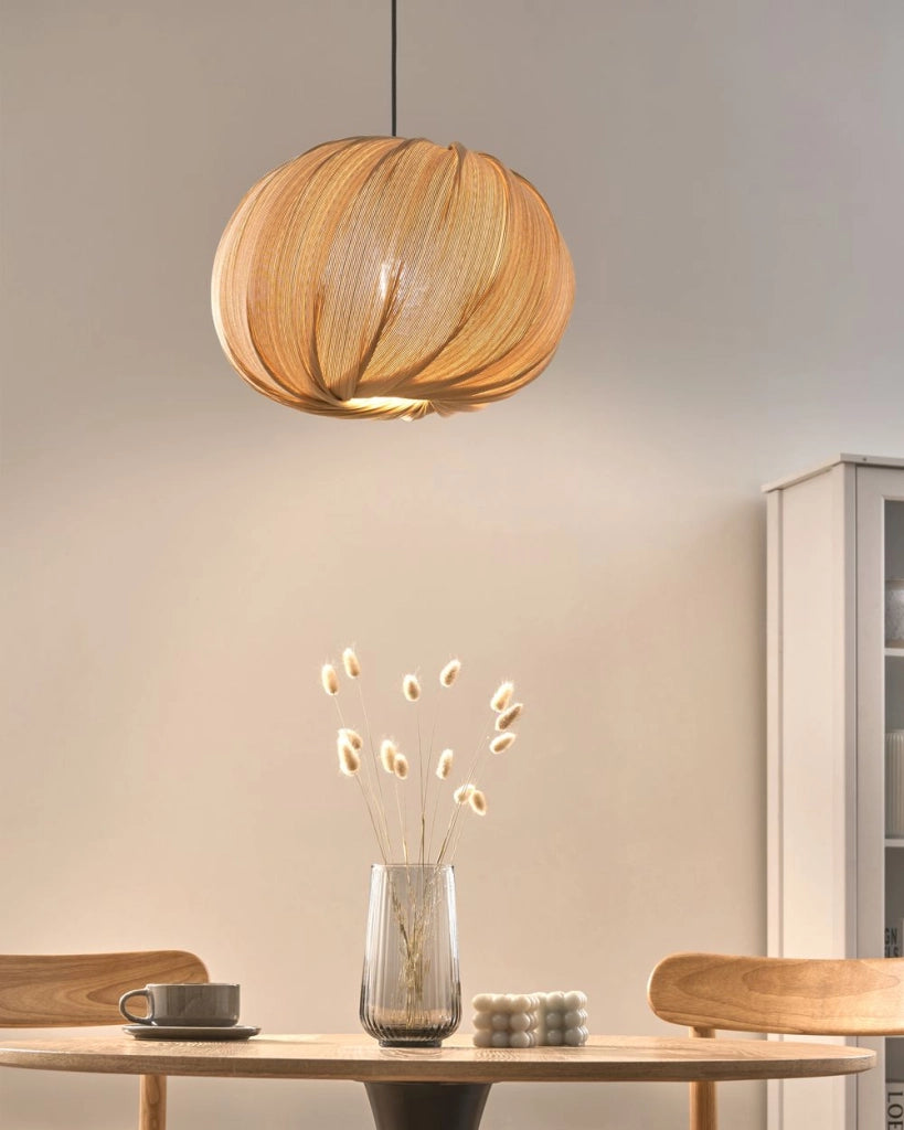 Lampada a sospensione con paralume in bambù naturale, forma sferica intrecciata, stile boho, rustico e Japandi