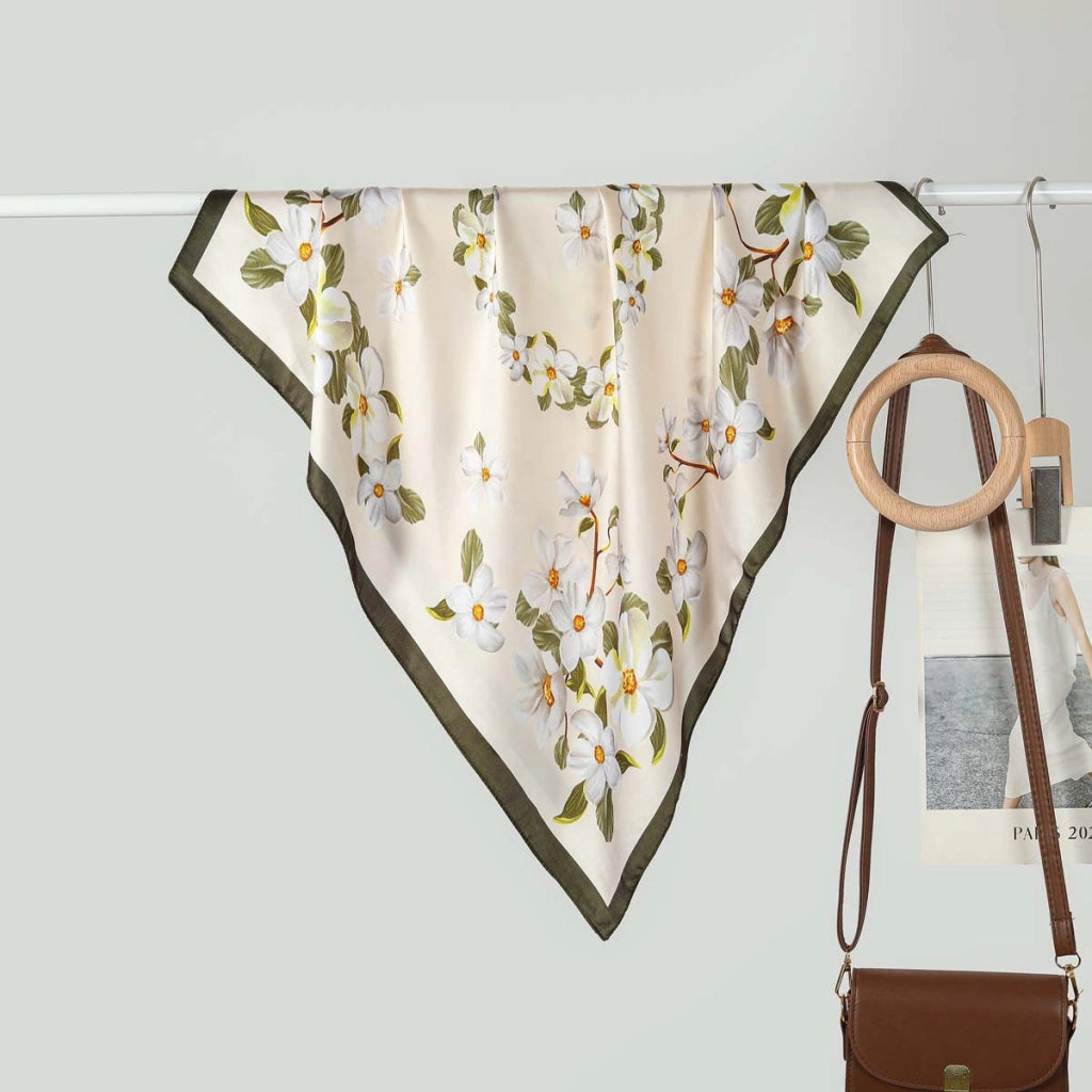 Nuova sciarpa quadrata da donna in seta da 70 cm: alla moda e versatile.
