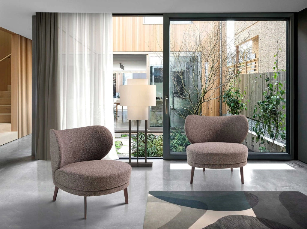 Poltrona in tessuto marrone