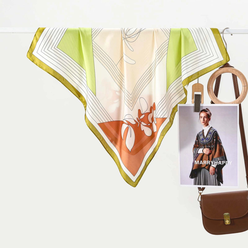 Nuova sciarpa quadrata da donna in seta, minimalista e con linea astratta.