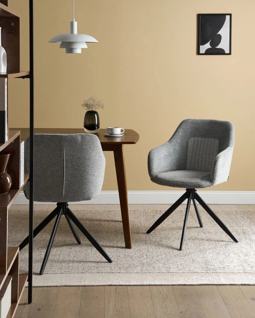 Set di 2 sedie da pranzo girevoli Rivestimento in ecopelle grigio Base con gambe in metallo Sala da pranzo