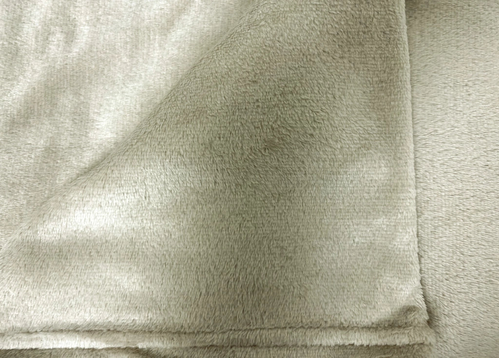 Plaid In Pile Coperta Con Maniche Da Divano Inverno Caldo Modello Carol - Carol - Crema