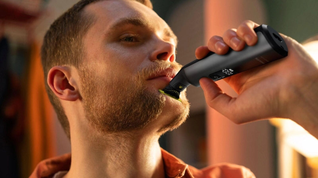 Philips QP6652 OneBlade Pro 360 Regolabarba Face Body uso Bagnato e Secco 20 livelli autonomia 120 min colore Cromo