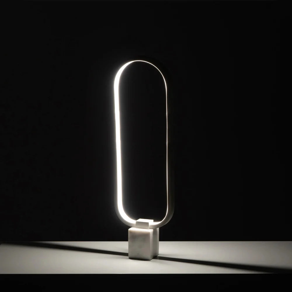 Lampada da tavolo LED Brillante con base in marmo bianco | Duzzle