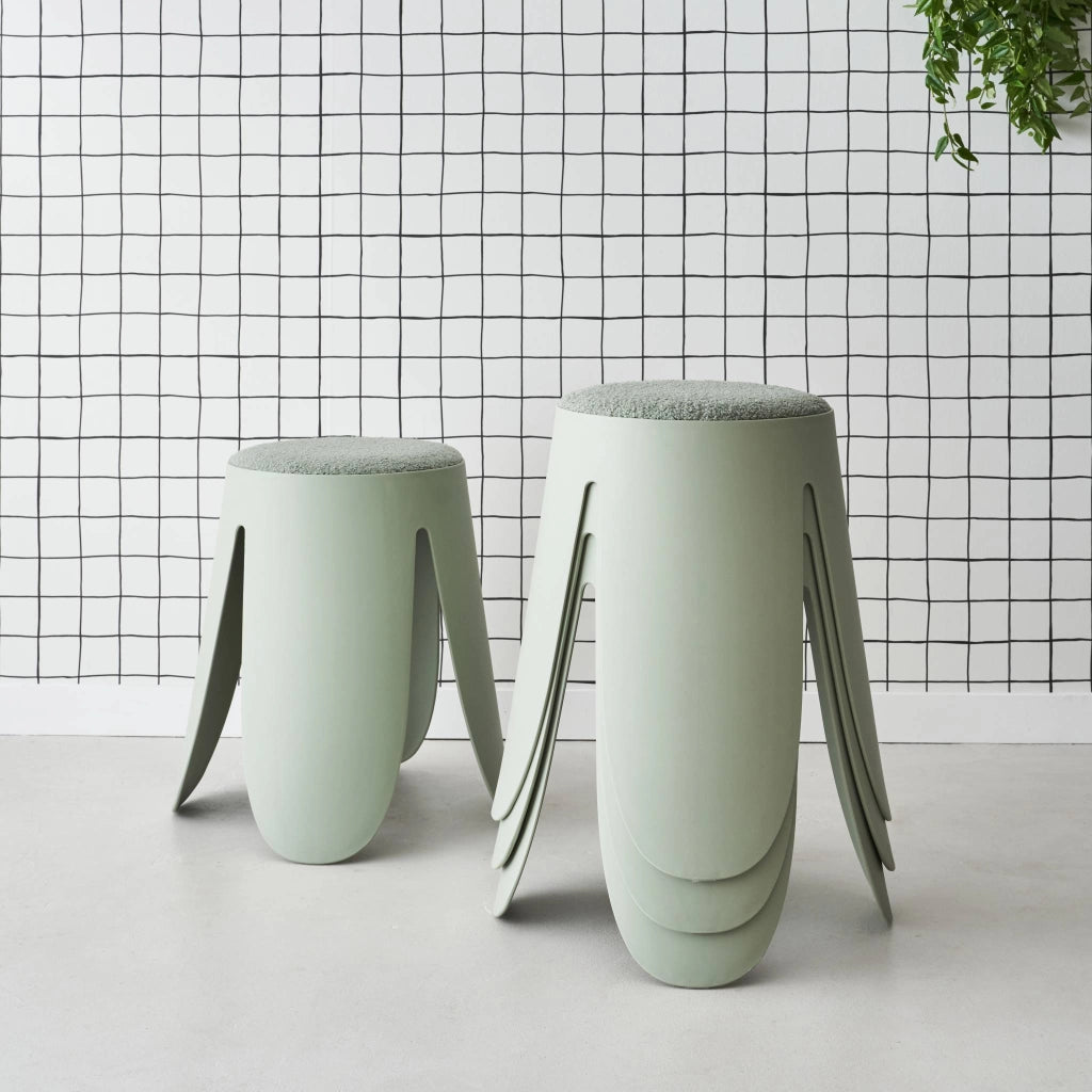 Set 4 sgabelli impilabili in bouclé, verde celadon