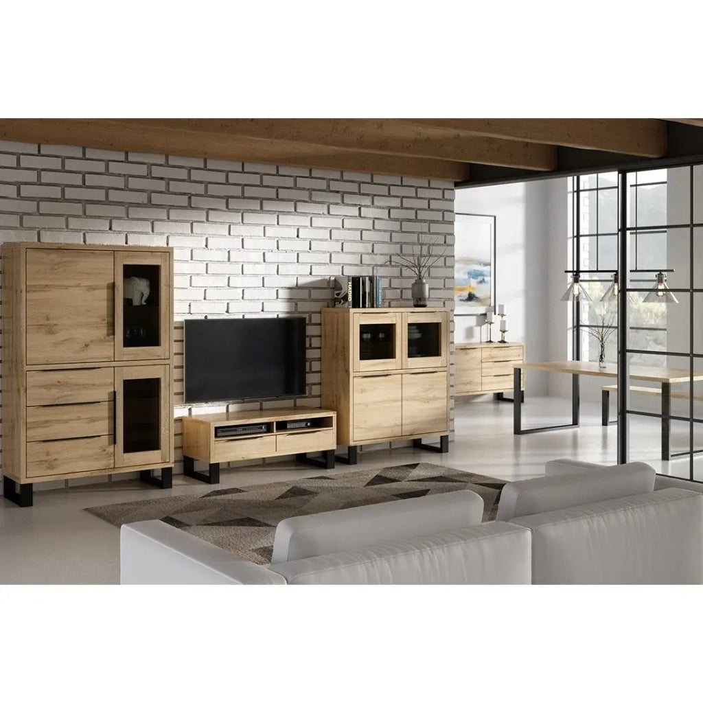 Credenza della collezione design MILO. Colore rovere. Mobile ideale per la tua sala da pranzo.