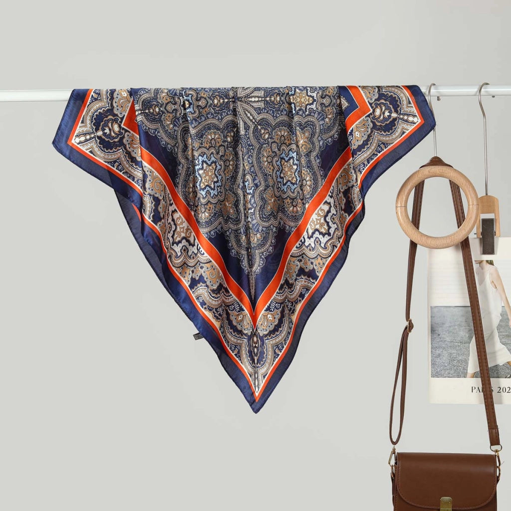 Nuova sciarpa quadrata da donna in seta da 70 cm: alla moda e versatile.