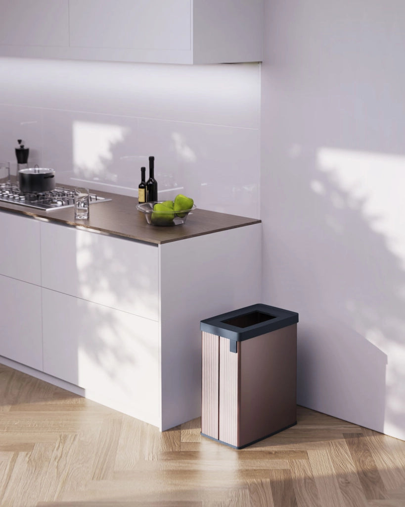 Pattumiera Alta 54L Interno Esterno Keter Verto Recycle 43,5x26,5x68,7 cm con Bordo Copri Sacco in Plastica Rosa Perla