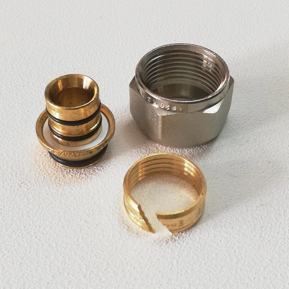 Adattatore da 16mm attacco 1/2 x 16mm per tubo multistrato