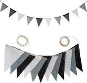 Vendita di bandierine decorative per esterno - Ideali per matrimoni, compleanni, carni e feste - Utilizzabili come sfondo per foto - Disponibili in nero e grigio - Slingback 3,6m - 12 pezzi