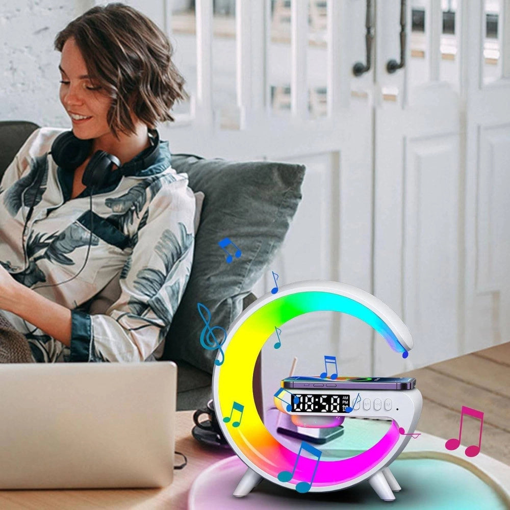Trade Shop - Lampada A Forma Di G Multicolor Con Cassa Speacker E Caricabatteria Ad Induzione -