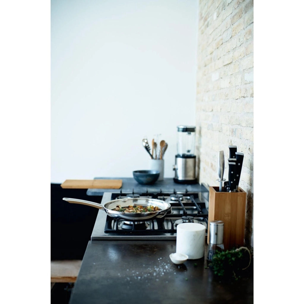 WMF 1756286411 Profi Resist Padella in Acciaio Inossidabile con Rivestimento Antiaderente a Nido d'Ape PermaDur Diametro 28 cm colore Nero e Acciaio inox