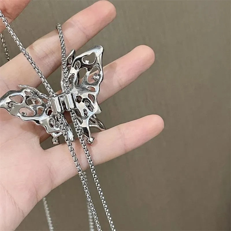 Collana lunga a farfalla con diamanti neri, realizzata a mano, regalo di Natale o compleanno.