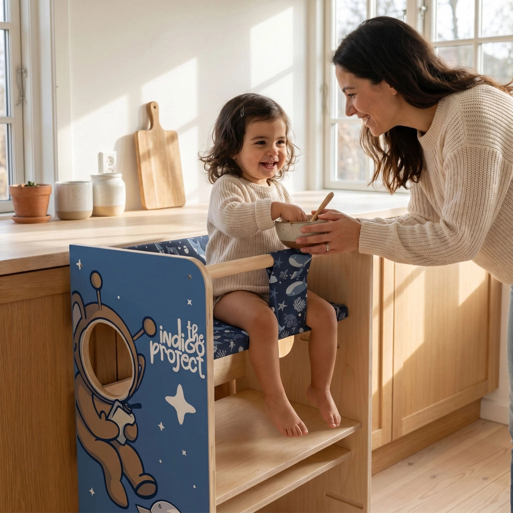 Castle Gate - Torre Montessori multifunzionale 3 in 1 per bambini a partire dai 24 mesi, 58x50x90 cm con lavagna e cestino in legno