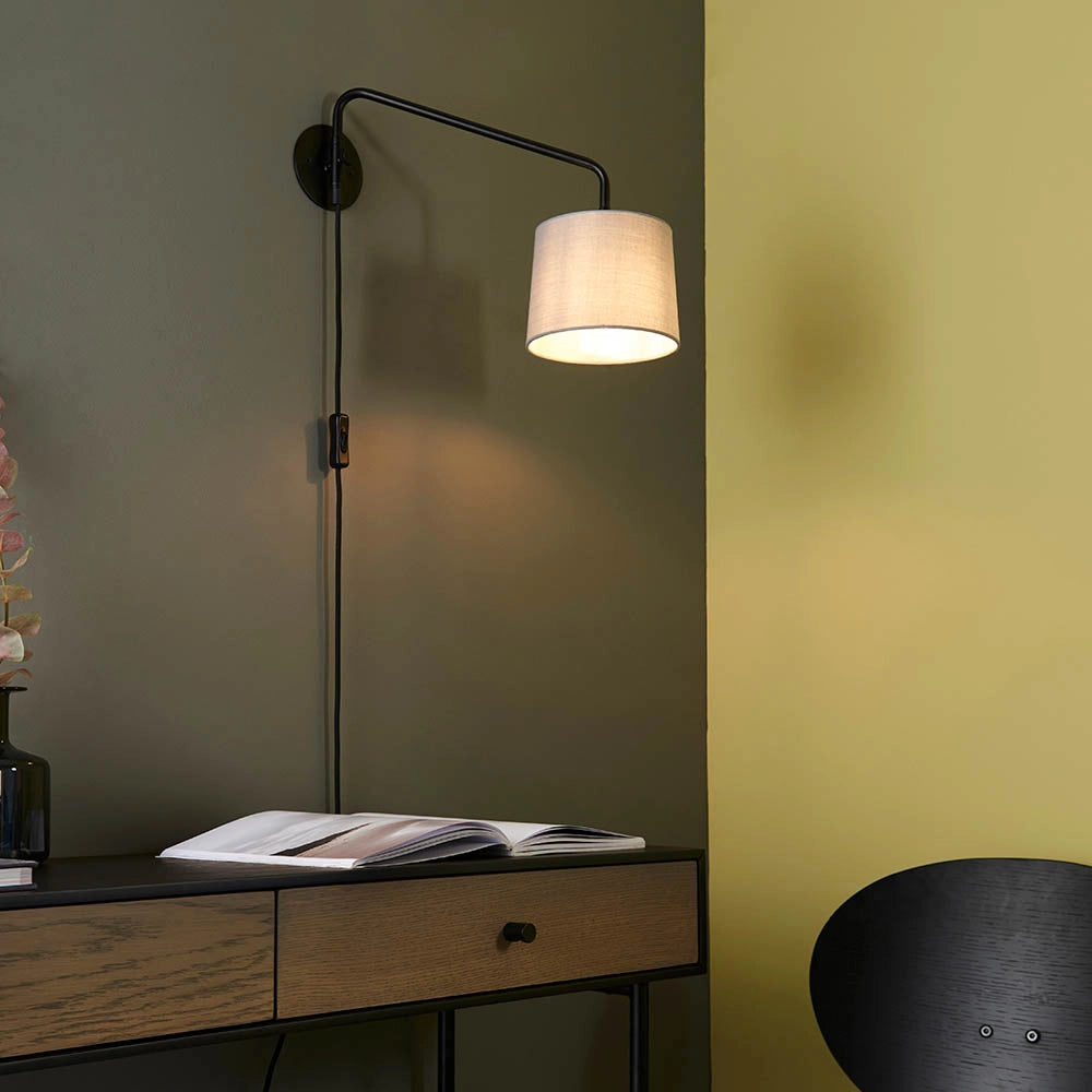 Applique moderna con paralume, braccio snodato nero E14 Endon