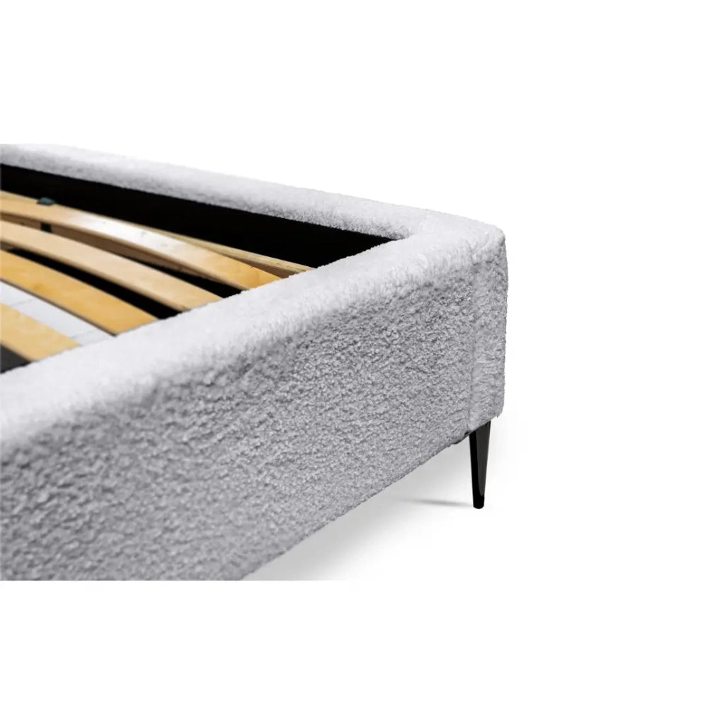 Letto MILLIO – Bianco – 180x200 cm – Tessuto bouclé in ciniglia – Rete inclusa – Comfort alberghiero 5 stelle