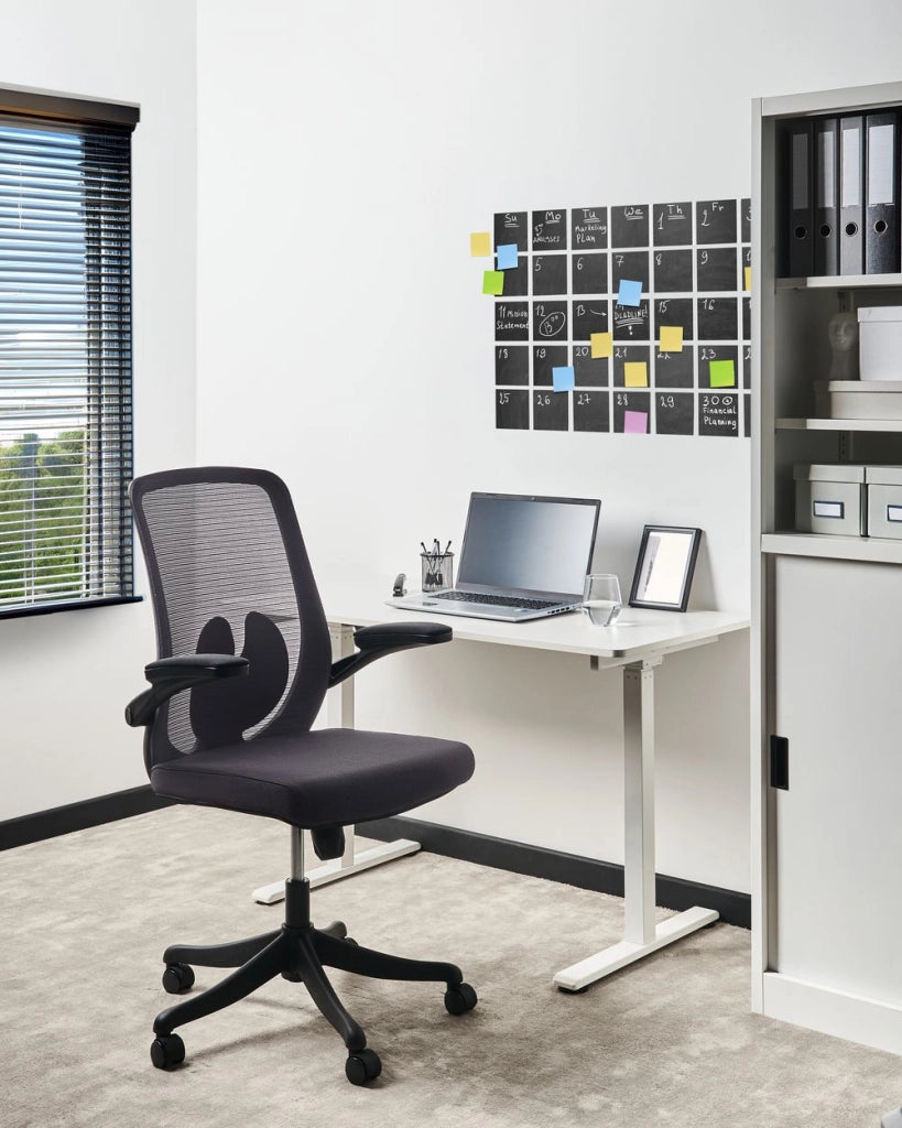 Sedia da ufficio con base girevole e braccioli regolabili in altezza con rete Nero stile moderno